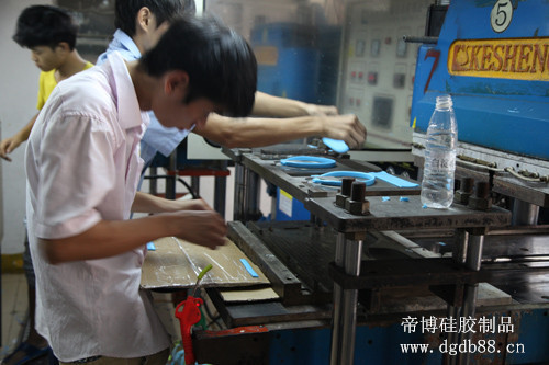 製樣(yàng)機.jpg